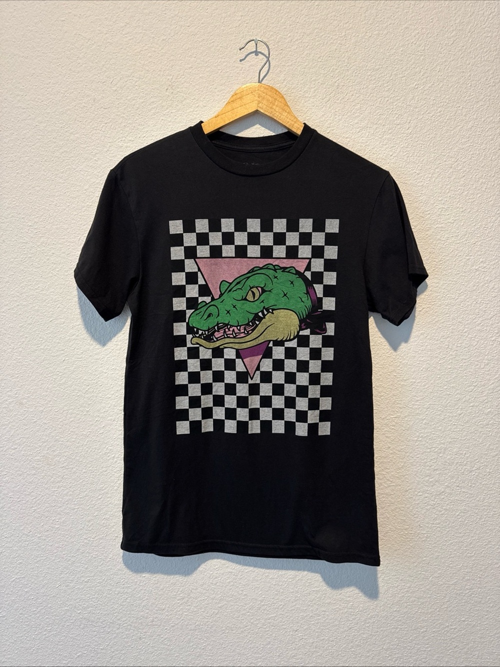 C&P by Chip & Pepper Alligator Graphic T-Shirt Men’s S Y2K Checkerboard sz Small